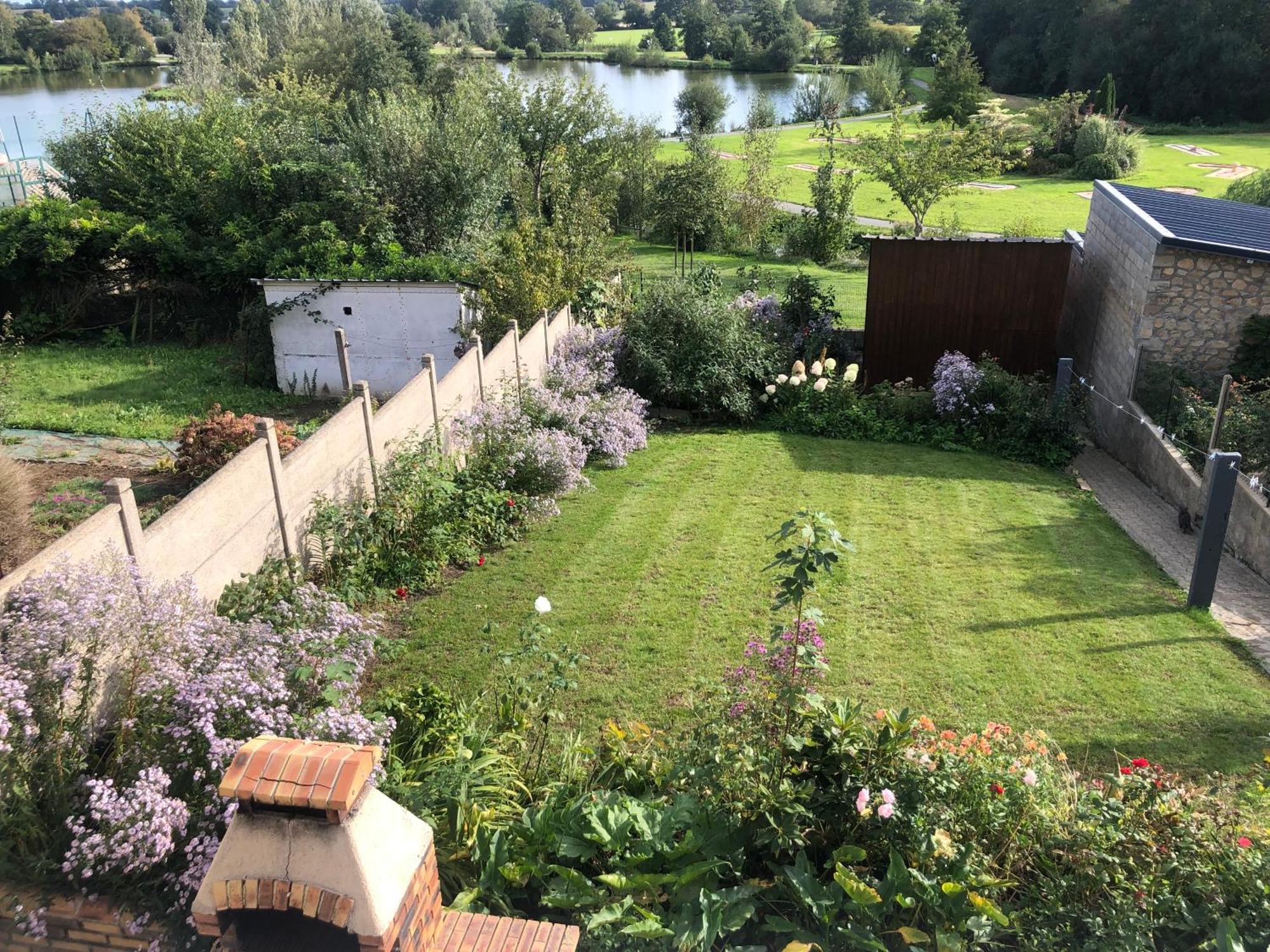 La Maison Du Lac Saint-Hilaire-du-Harcouët Buitenkant foto